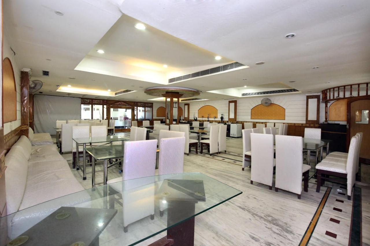 Capital O 10990 Hotel Gobind Regency Zirakpur Esterno foto